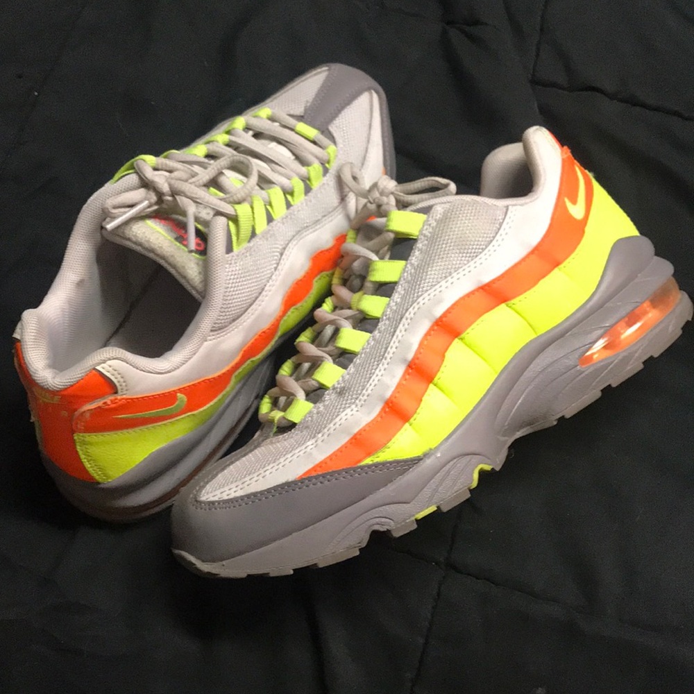 Boys Nike airmax